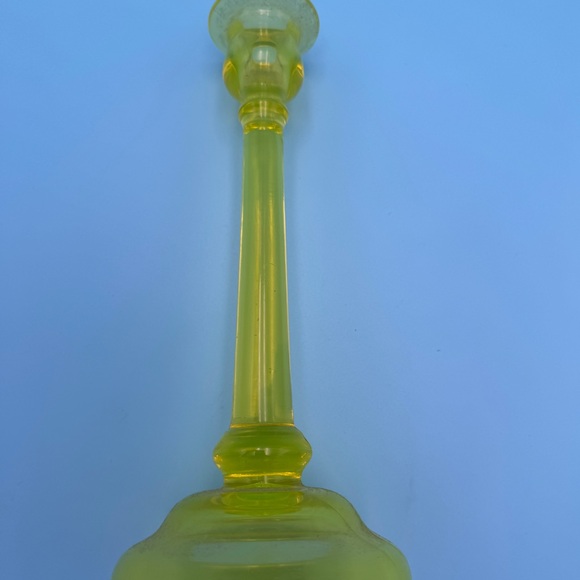 Elegant Yellow Vaseline Glass Candle Holder.
Antique and very collectible - Picture 1 of 3